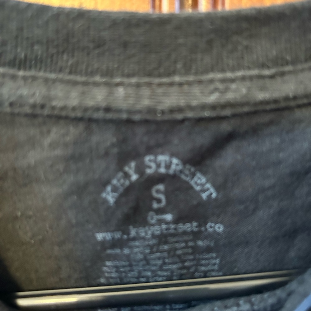 Key street Graphic Tee - Picture 3 of 3